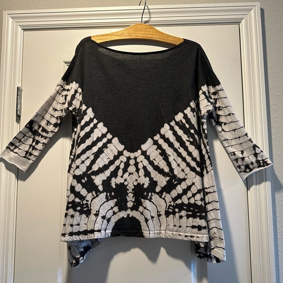 We The Free 3/4 Sleeve Wide Neck Gray & White Tie Dye Oversized Top - Picture 4 of 4